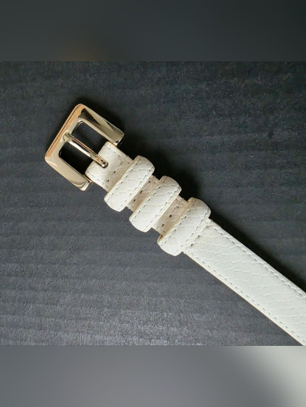 White Textured Faux Leather Belt with Goldtone Buckle Sz XL